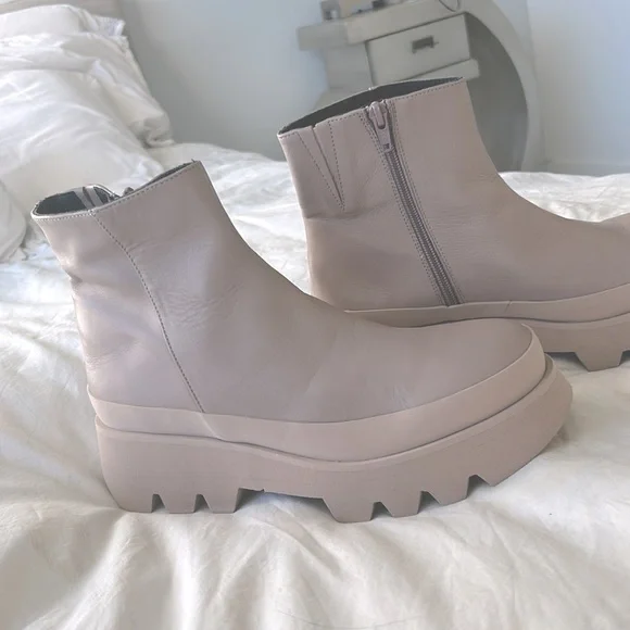 Paloma Barcelona platform ankle boot Size 40 NWOT in Pinky off white/Pinky Beige - Picture 2 of 9